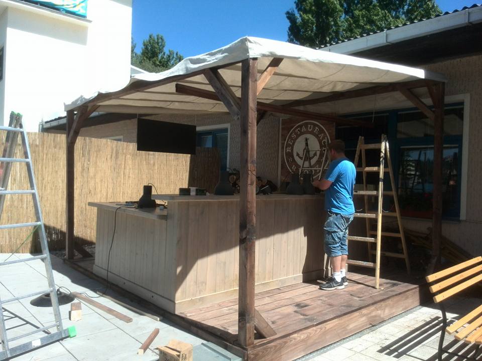 Venkovní prodejní stánek k restauraci